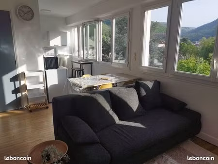 t2 meublé 30 m² + parking privé + vue montagne