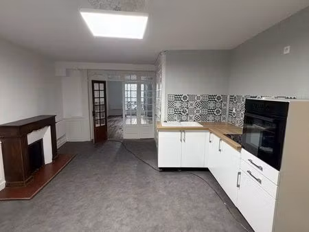 à louer appartement intégralement rénové de 108 m² pour 630 par mois