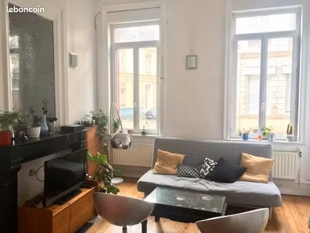 10 minutes république beau t4 joliment meuble en triplex avec terrasse et cour privatives