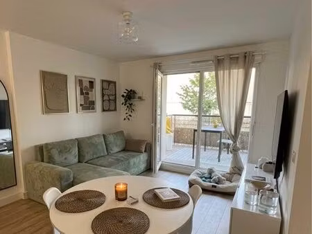 t2 meublé avec grand balcon – vénissieux / secteur parilly