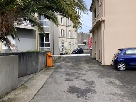 location garage box parking fermé