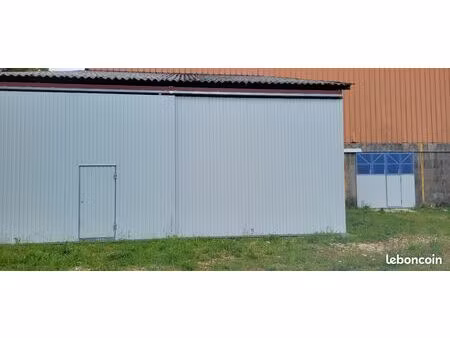 loue place parking fermé couvert emplacement stockage