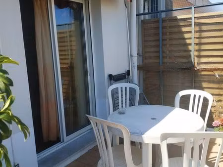 joli studio avec grande terrasse  meublé pour étudiant proche université de sciences de va