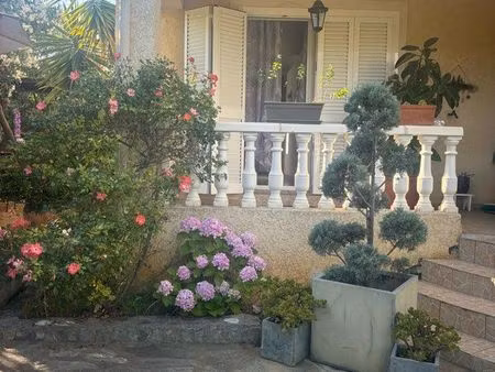 studio dans villa avec jardin
