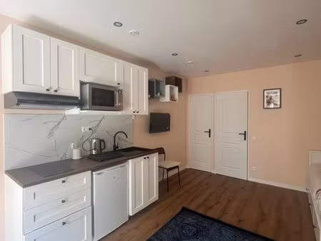 beau studio meublé 23m2