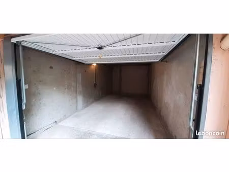 garage fermé de 20m2