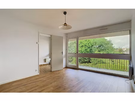 location appartement  28 m² t-1 à aurillac  331 €