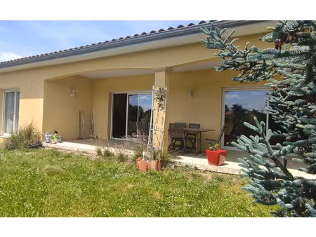 location maison  151.7 m² t-4 à vic-en-bigorre  900 €