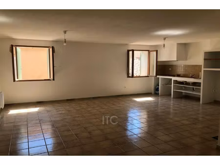 location appartement 2 pièces 60 m² à pourrières (83910)