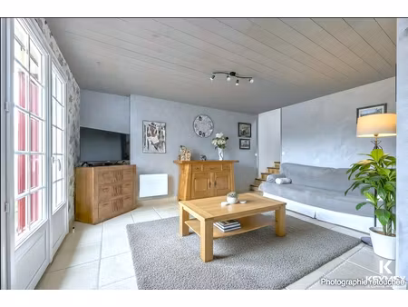 méru maison individuelle de 6 pièces 3 chambres + 1 bureau  grande cour + terrasse et jard