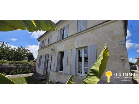 maison charentaise  2 chambres  garage  jardin