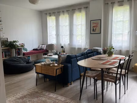 3 pièces spacieux donnant sur un très beau jardin