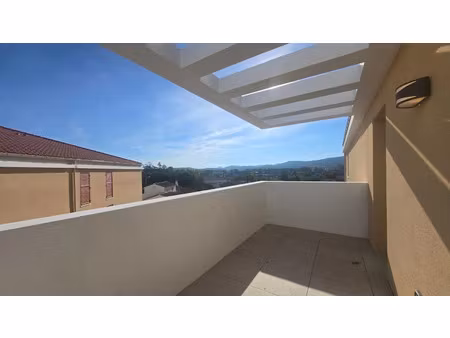 location appartement 3 pièces 63 m² à brignoles (83170)  869 €