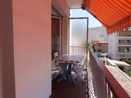 f1 de 35m² avec balcon  cave et parking