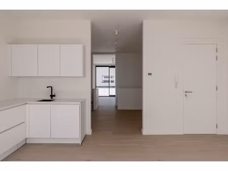 eerste bewoning na renovatie in dit duplex appartement nabij het vlinderpaleis op het zuid