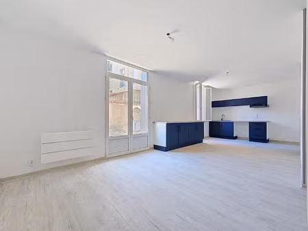 un duplex familial avec de beaux volumes et une cave de 31 m²  en plein cœur de bédarieux.