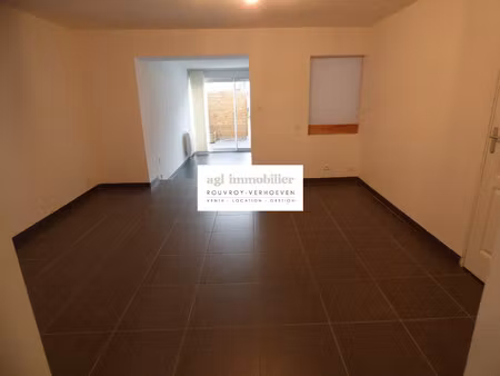 t2 en rez-de-chaussée avec cour