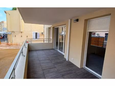 location appartement  m² t-3 à istres  837 €