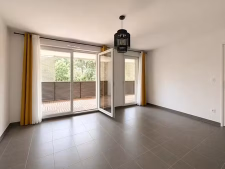 t2 avec terrasse & parking - le majis