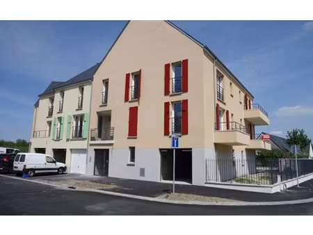 location appartement  m² t-3 à la riche  733 €