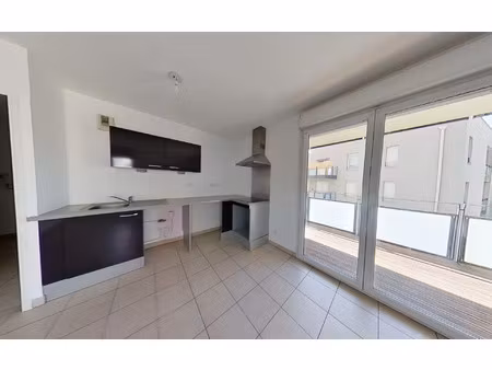 location appartement  39.57 m² t-2 à lyon 9  798 €