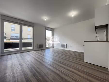 studio avec balcon - loyer 582 € + 40 €