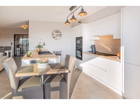 magnifiek appartement met zicht op het water en parking