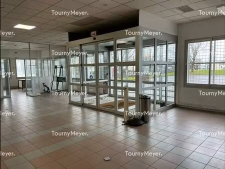 location local d’activités lanester 56600 600m²