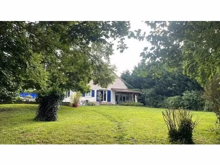maison de famille avec piscine et studio independant sur 2126 m² de terrain
