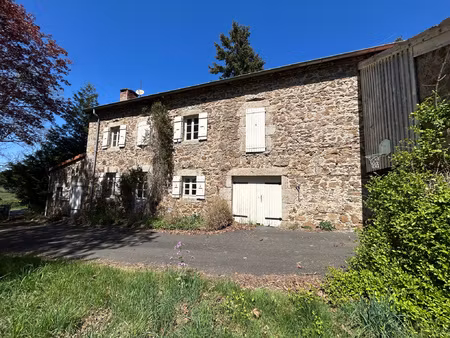 ancienne ferme en pierres rénovée