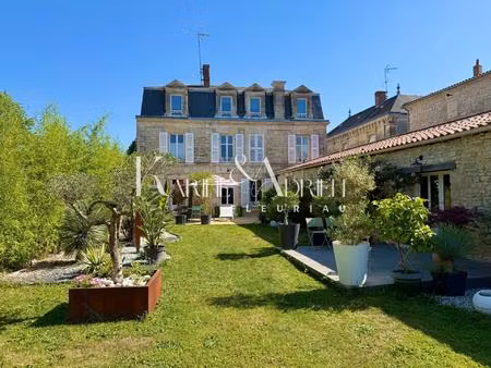 maison bourgeoise de centre-ville aux prestations rares !