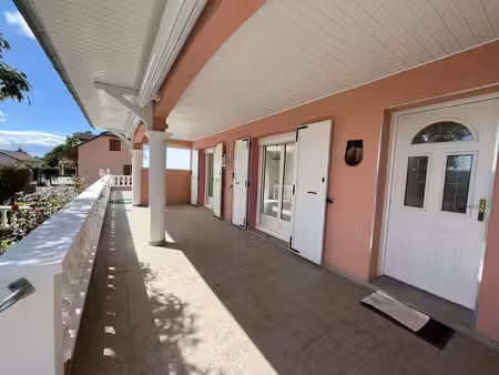 à louer – grande maison individuelle avec jardin et terrasse – les avenières veyrins-thuel
