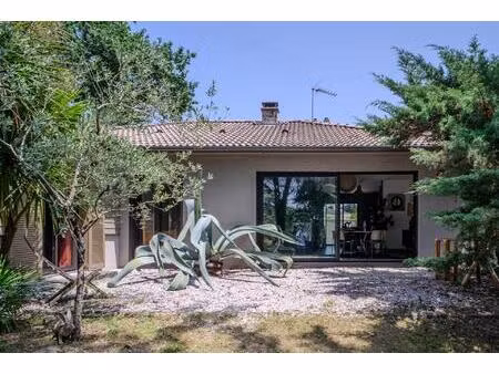 maison avec piscine et t2 loué à l'année
