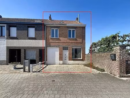 te renoveren halfopen bebouwing op een rustige locatie in centrum ruiselede