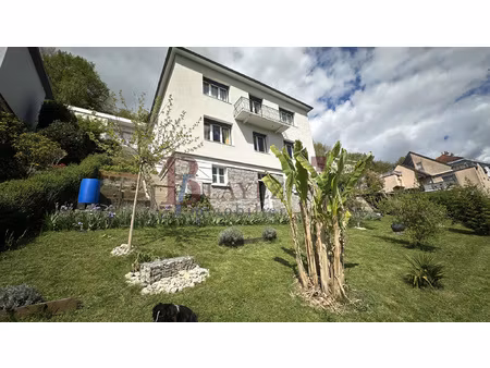 belle maison rénovée sur les hauteurs de la ville