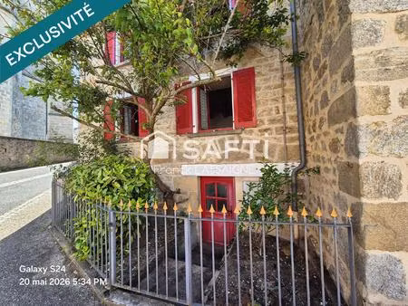 maison en pierres 2 à 3 chambres.... petite cour