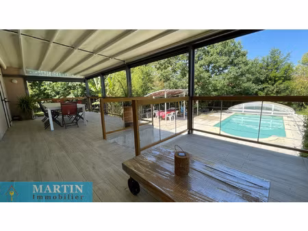 magnifique villa avec piscine et terrain arbore