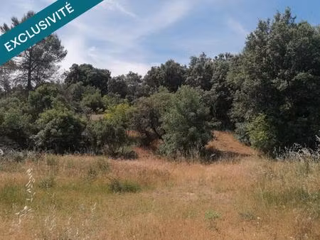beau terrain constructible de 1893 m² au calme