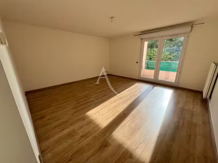 location appartement 3 pièces 66.97 m² à nimes (30000)  777 €