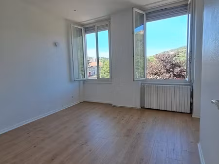 location appartement 4 pièces 67.44 m² à saint-etienne (42000)  685 €