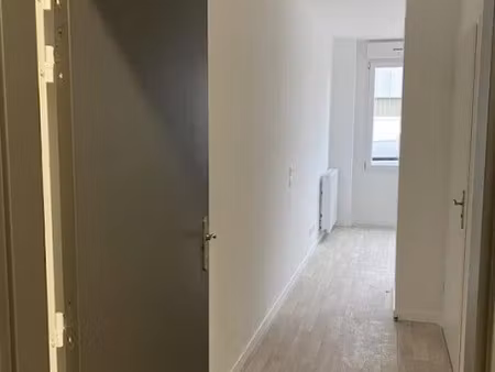 location meublée appartement 1 pièce 23 m² à melun (77000)  910 €