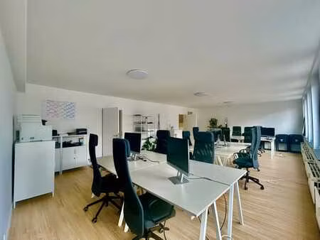 bureau avec parking - métro arts-loi
