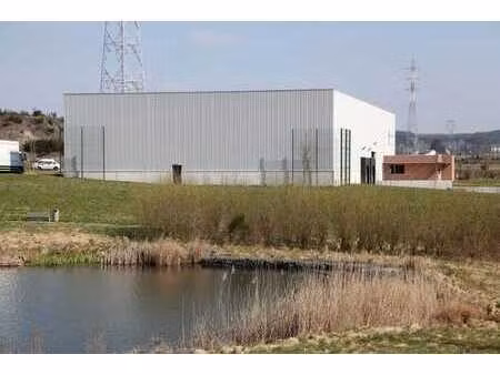 hall logistique de 1.500 m² à louer