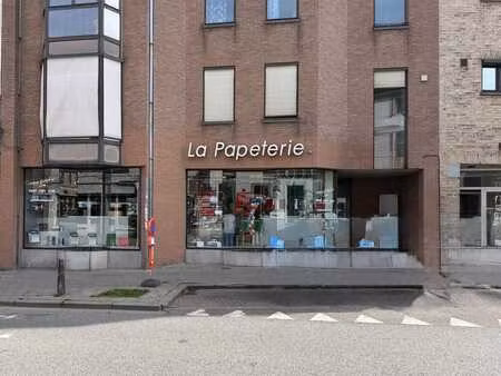 opportunité spacieux rez commercial - axe passage nivelles