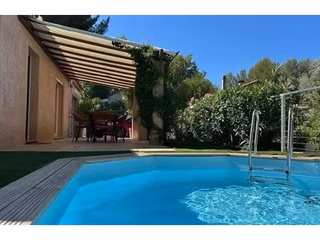 location villa 4 pièces 103 m² à aubagne (13400)  2 390 €