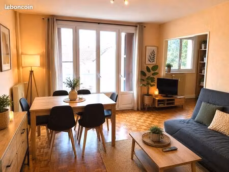 nouveau prox place wilson  t4 au 1er étage avec balcon sur l'arrière de la copropriété.pos