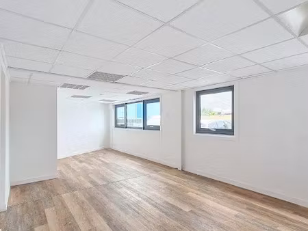 location locaux professionnels 0 pièces 32 m² à la rochelle (17000)  959 €