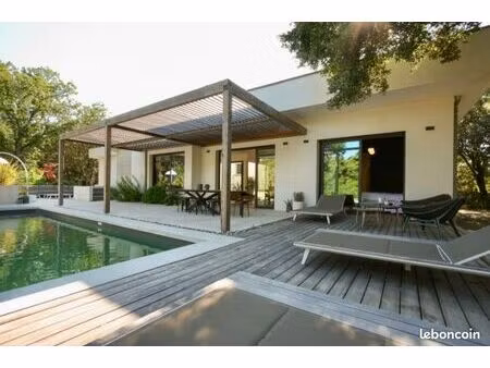 villa d’architecte contemporaine avec piscine sur 3 350 m² – saint-restitut