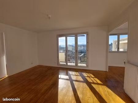 t5 - 81m² - entièrement rénové proche centre-ville