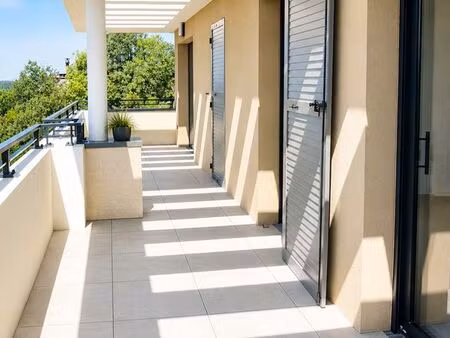 t3 neuf 67m² · terrasse 23m² · parking · 2e/dernier étage · aix-en-provence (quartier facu